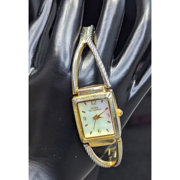 Gloria Vanderbilt Womens Wristwatch, Designer, Mother of Pearl Face, Japan Movt - Picture 1 of 7
